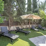 Blue Pearl - 6 Bedroom Villa *