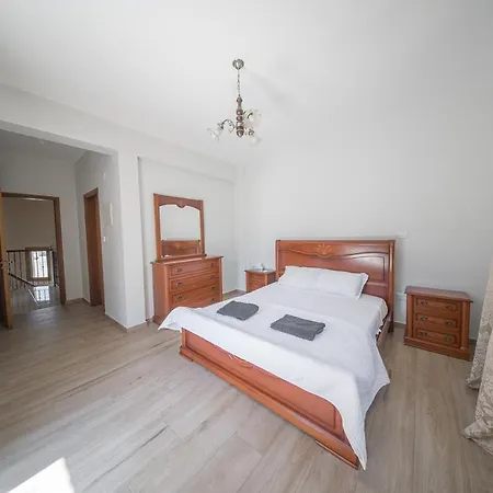 Blue Pearl - 6 Bedroom *