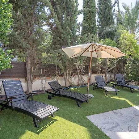 Blue Pearl - 6 Bedroom Villa *