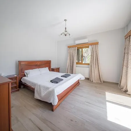 Blue Pearl - 6 Bedroom Villa