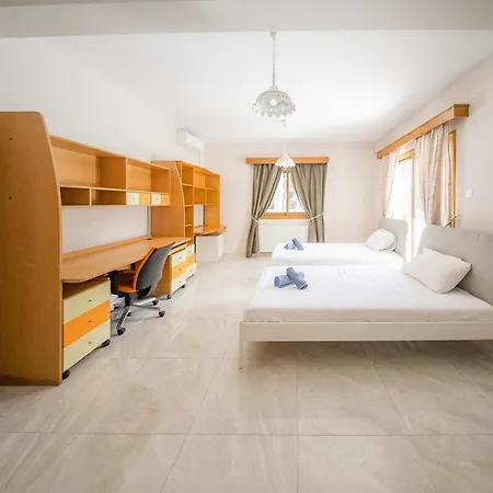 Blue Pearl - 6 Bedroom Villa Pyla