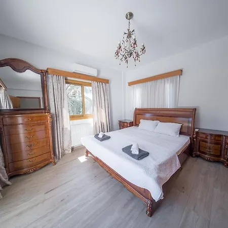 Blue Pearl - 6 Bedroom