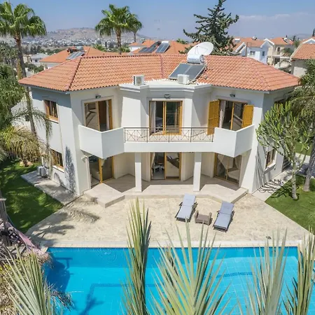 Blue Pearl - 6 Bedroom Villa