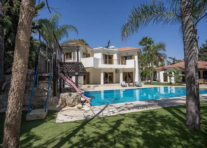 Blue Pearl - 6 Bedroom Vila